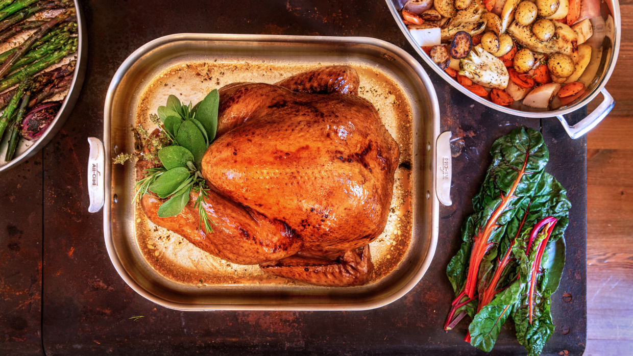 https://www.perduefarms.com/on/demandware.static/-/Library-Sites-Perdue_USSharedLibrary/default/dwcdfb7fca/images/cooking-guides/cooking-turkey-traditional-roasting.jpg